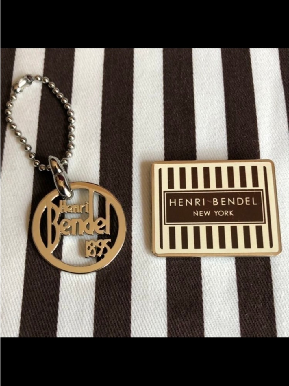 Henri Bendel NYC Magnetic Bag Tag + Logo Charm / Zipper Pull Set